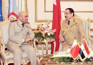 ملك البحرين يبحث مع «صبحي» علاقات الشراكة والتعاون العسكري بين البلدين